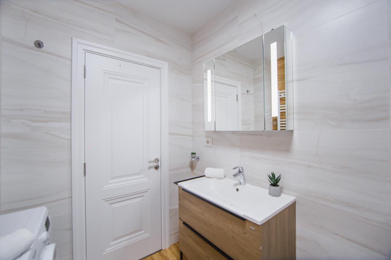 Creamy Wood Haven Διαμέρισμα Oradea Εξωτερικό φωτογραφία